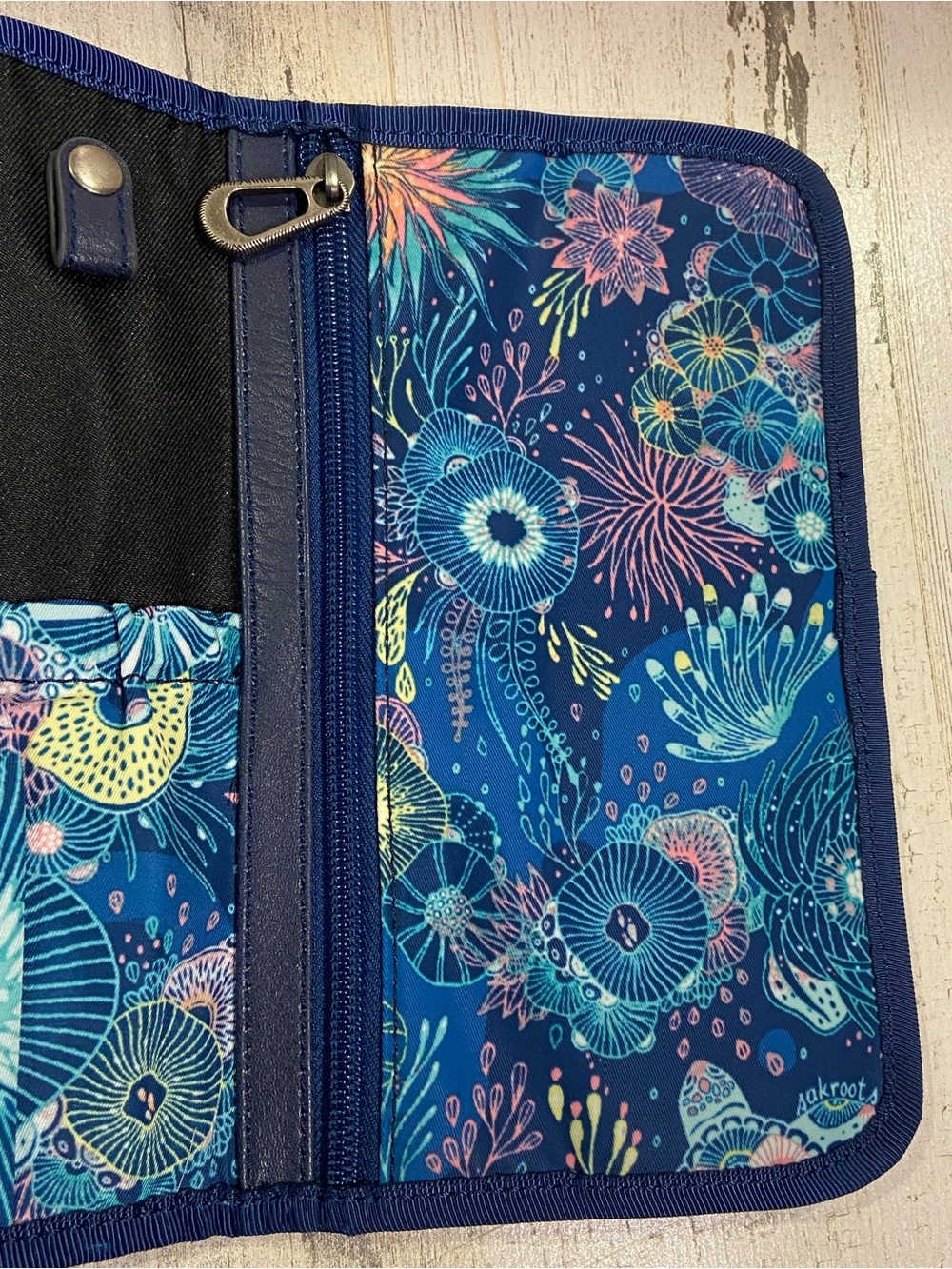 Sakroots Artist Circle Seascape Turtle Travel Jewelry Organizer - Picture 7 of 12
